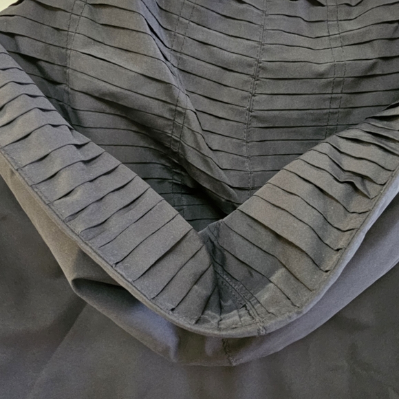 Minimalist Anorak Raincoat - Picture 9 of 10